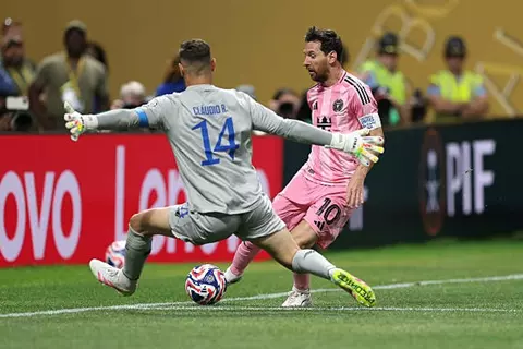 حارس بورتو: لا بديل عن الفوز ضد الأهلي.. وافتقرنا إلى عقليتنا أمام إنتر ميامي